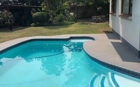 Welcoming One Bedroom Flatlet With Pool